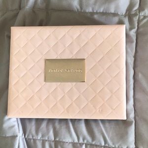 Ari by Ariana Grande Limited edition Box